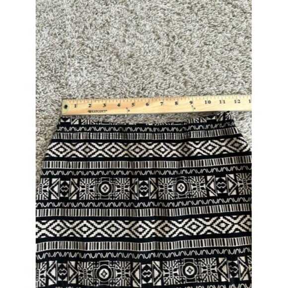 Juniors B_Envied Pencil Elastic Wasit Geometric Skirt Size Small Knee Length - Picture 5 of 8